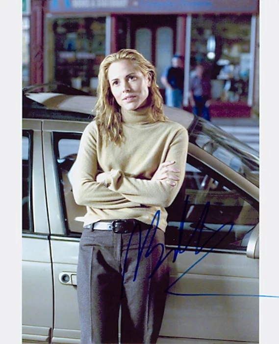 Maria Bello autograph