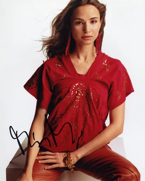 Mia Maestro autograph