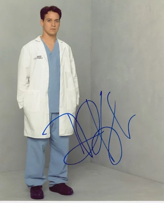 T.R. Knight autograph