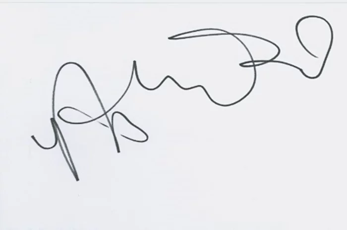 Nikki Reed autograph