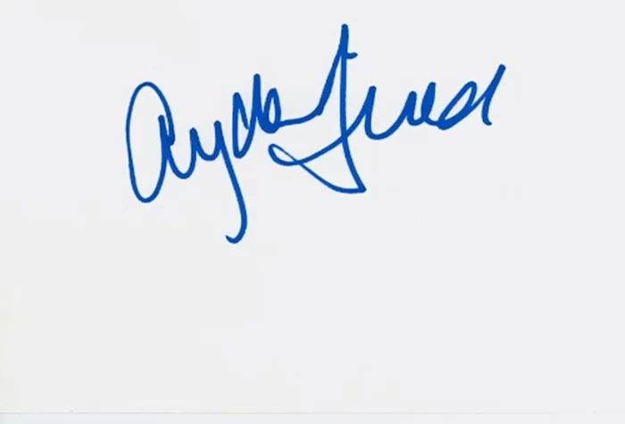 Ayda Field autograph