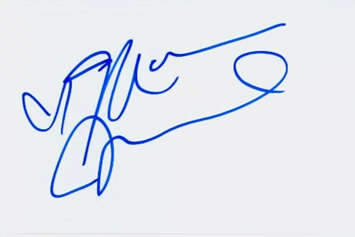 Maria Menounos autograph