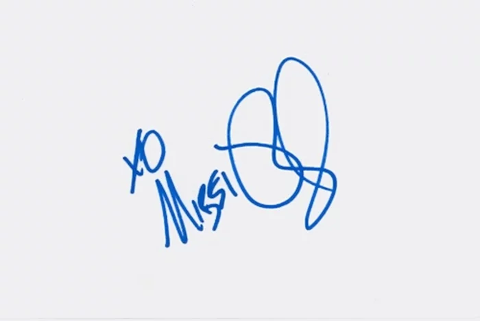 Missi Pyle autograph