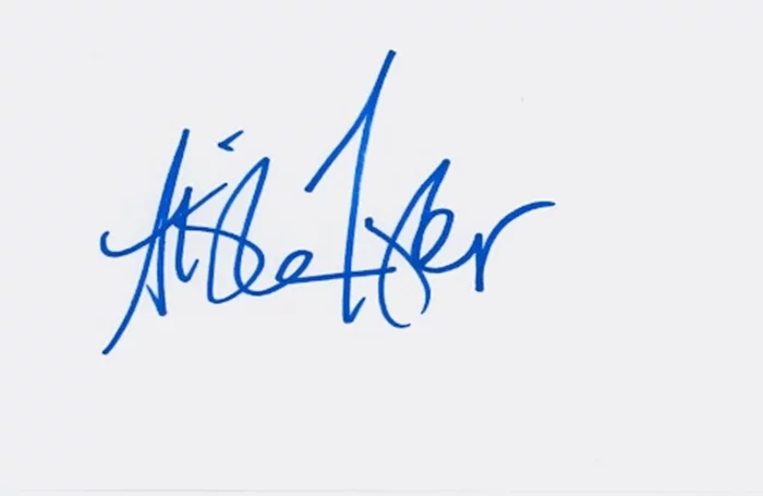 Aisha Tyler autograph