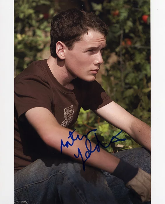 Anton Yelchin autograph
