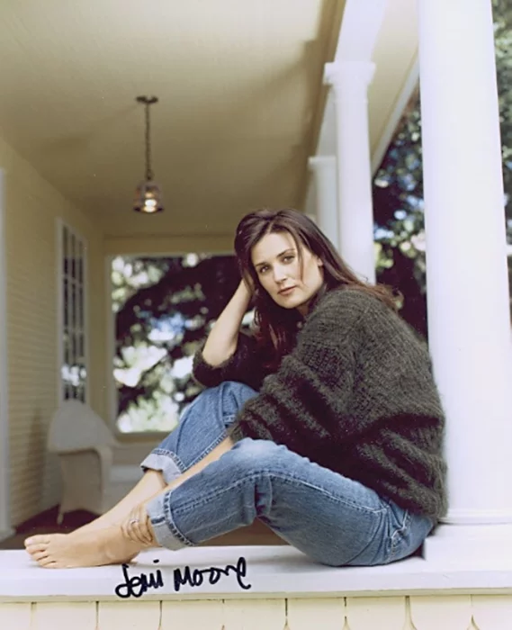 Demi Moore autograph