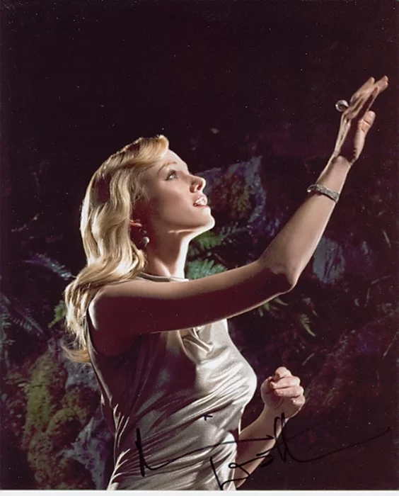 Naomi Watts autograph
