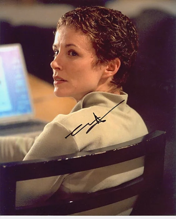 Leslie Hope autograph