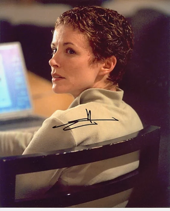 Leslie Hope autograph
