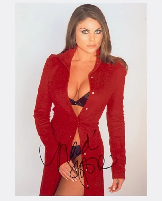 Nadia Bjorlin autograph