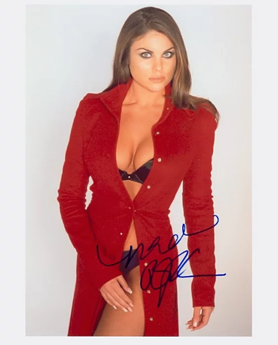 Nadia Bjorlin autograph