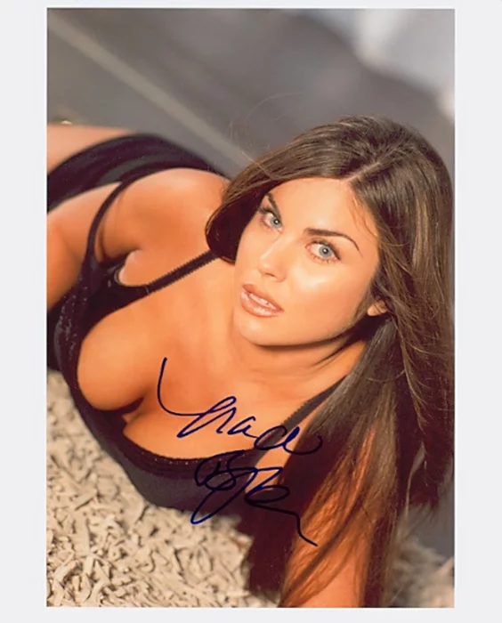 Nadia Bjorlin autograph