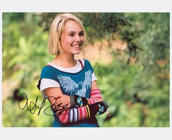 Annasophia Robb autograph
