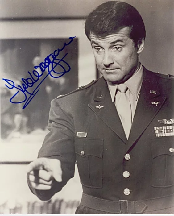Lyle Waggoner autograph