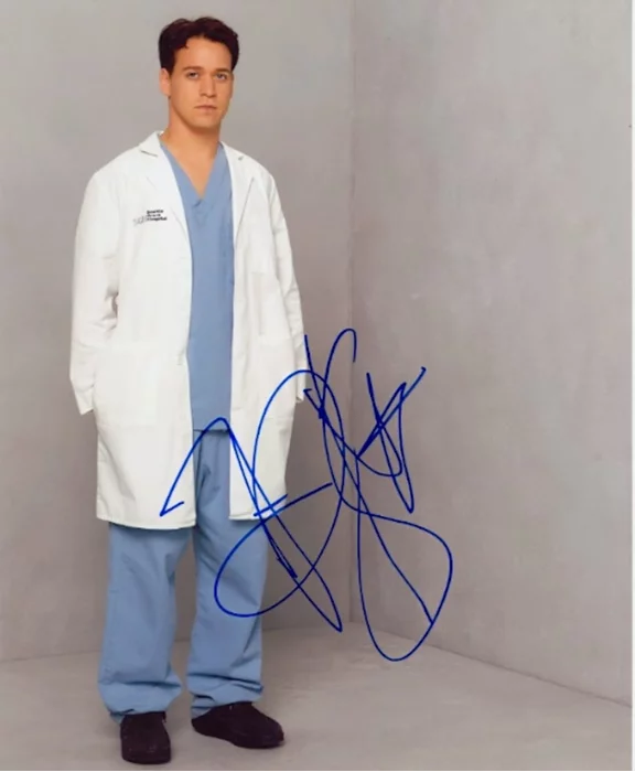 T.R. Knight autograph