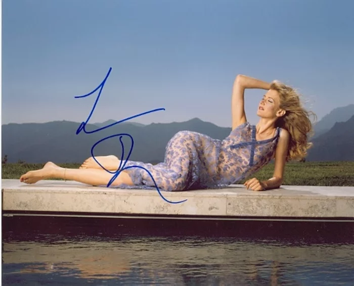 Laura Dern autograph