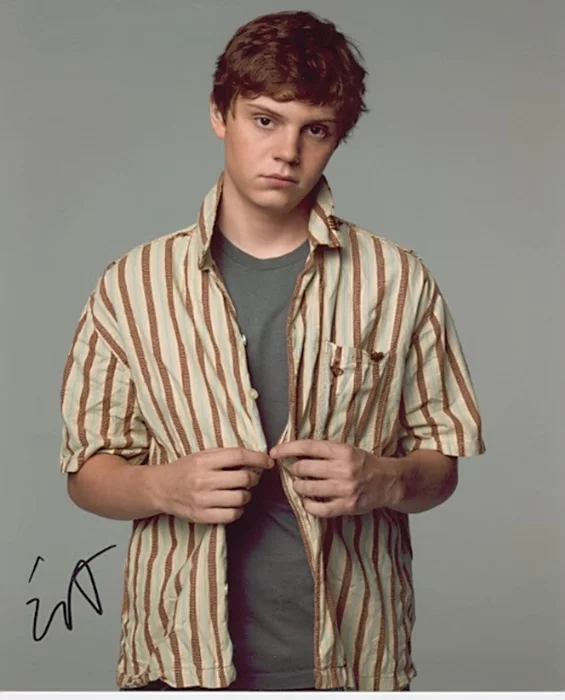 Evan Peters autograph