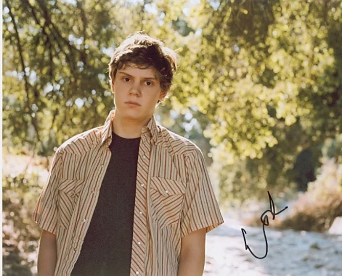 Evan Peters autograph