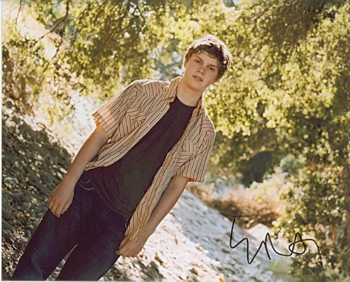 Evan Peters autograph