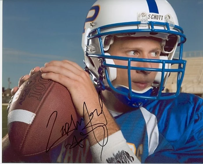 Zachary Gilford autograph