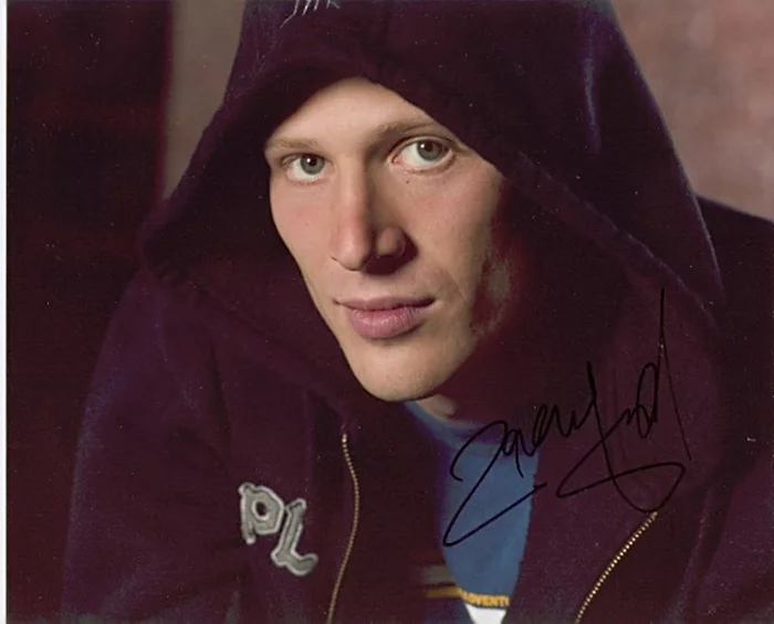 Zachary Gilford autograph