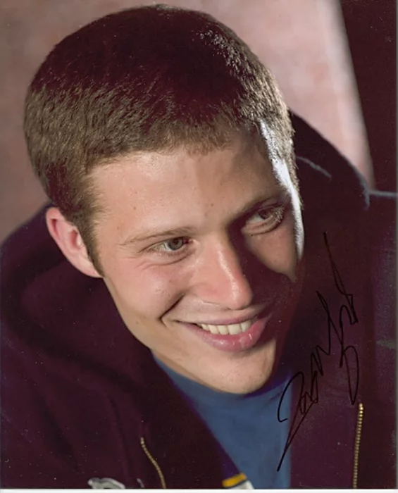 Zachary Gilford autograph
