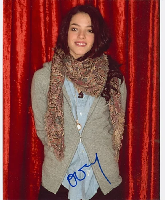 Olivia Thirlby autograph