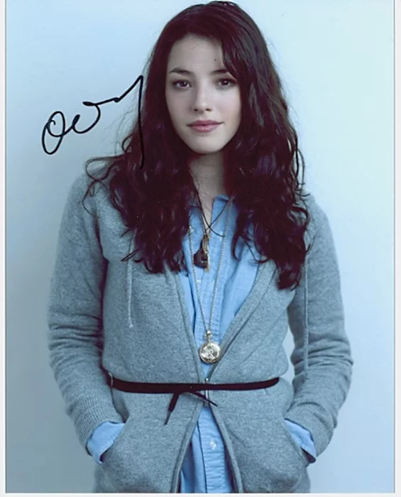 Olivia Thirlby autograph