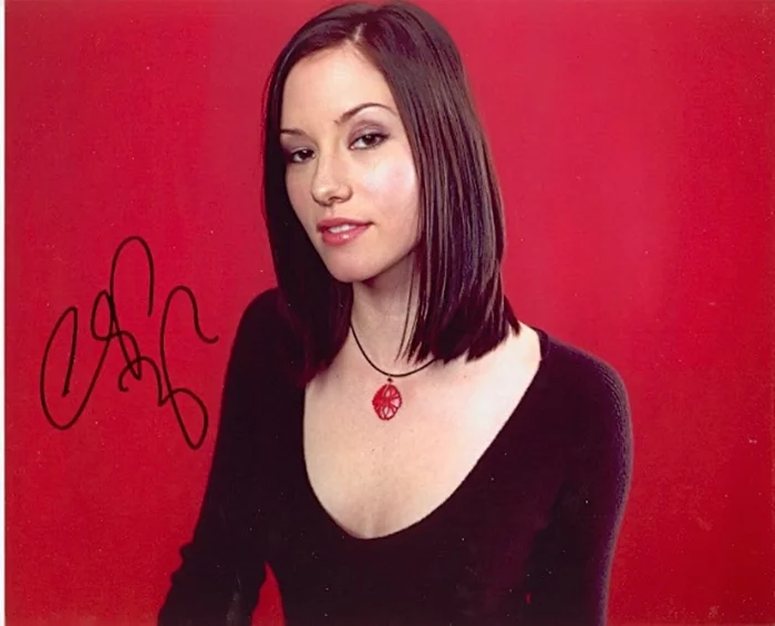 Chyler Leigh autograph