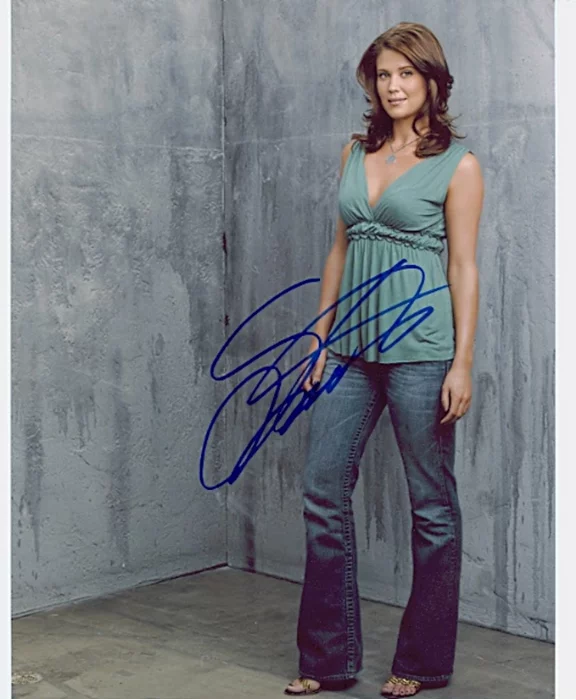 Sarah Lancaster autograph