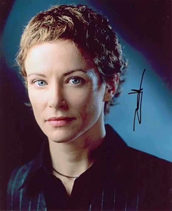 Leslie Hope autograph