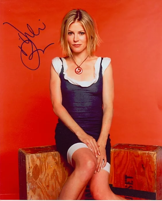 Julie Bowen autograph
