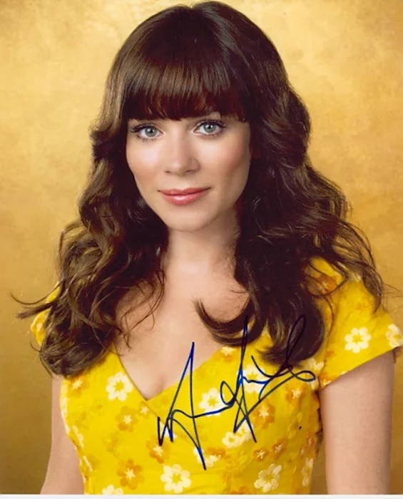 Anna Friel autograph