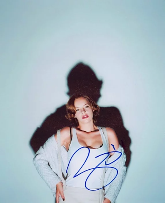 Bijou Phillips autograph