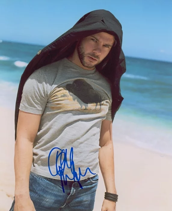Dominic Monaghan autograph