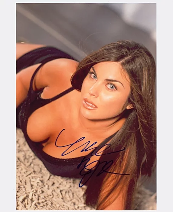 Nadia Bjorlin autograph