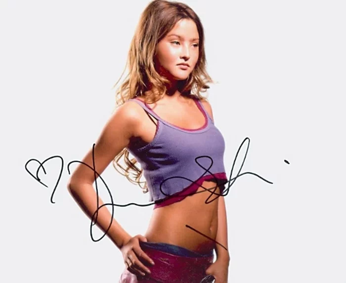 Devon Aoki autograph