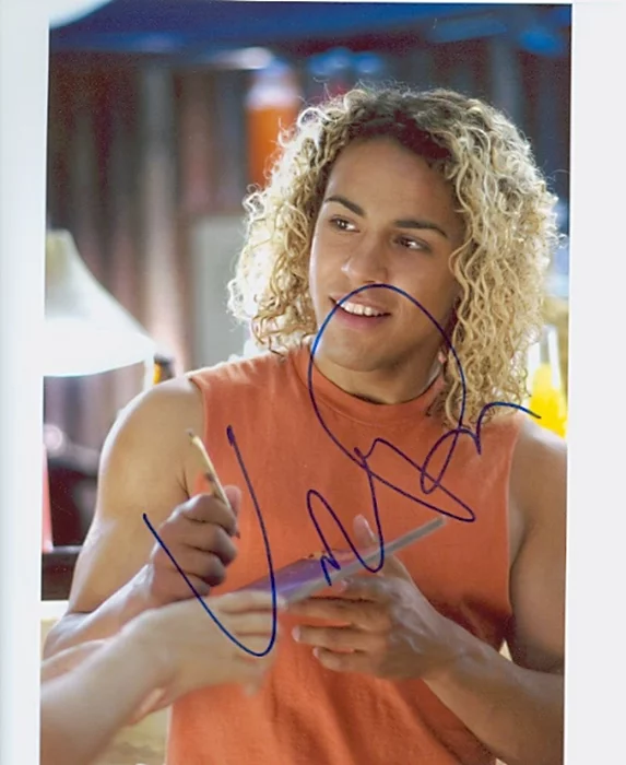 Victor Rasuk autograph