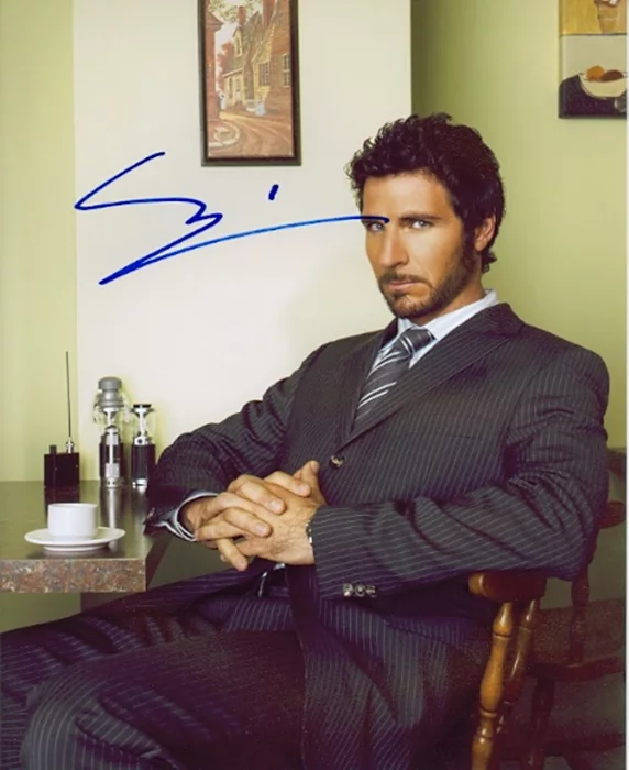 Ed Quinn autograph