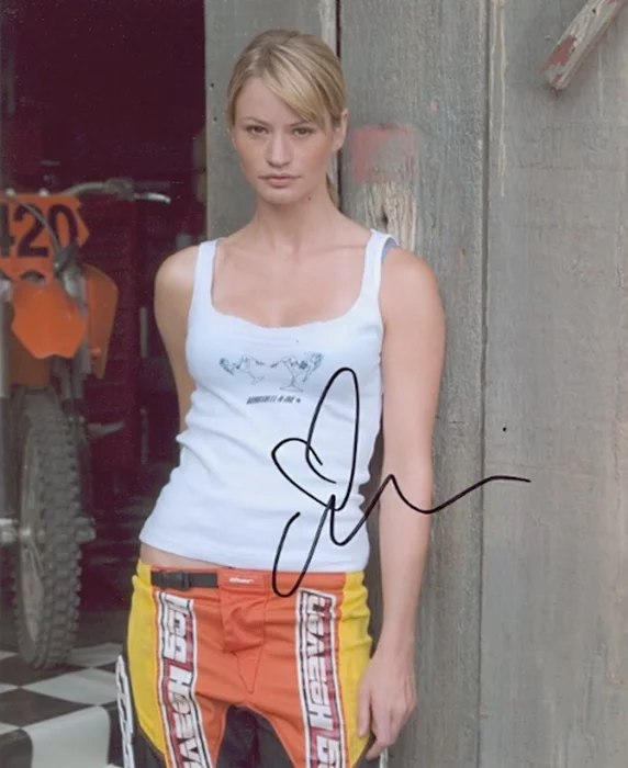 Cameron Richardson autograph