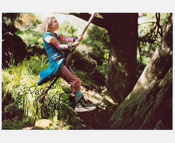 Annasophia Robb autograph
