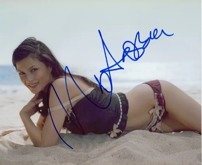 Natassia Malthe autograph