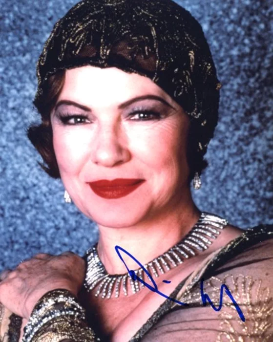 Dianne Wiest autograph