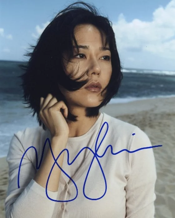 Yunjin Kim autograph