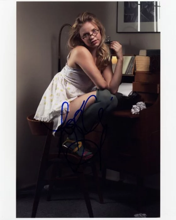 Kelli Garner autograph