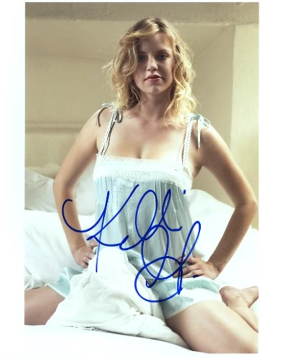 Kelli Garner autograph