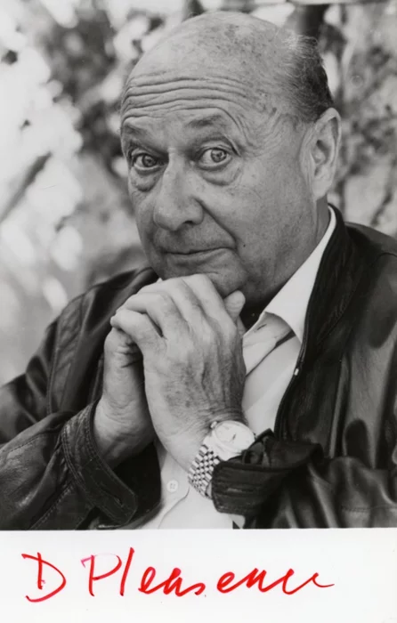 Donald Pleasence autograph