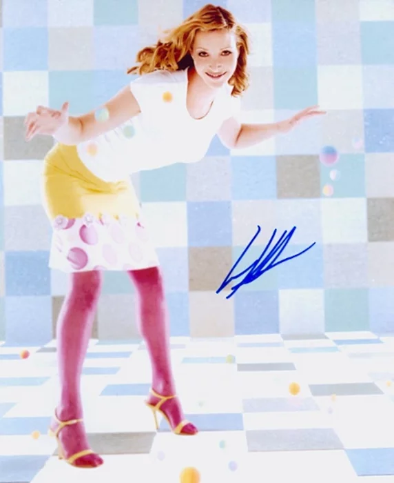 Lisa Kudrow autograph