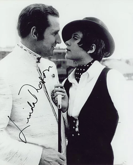 Linda Thorson autograph