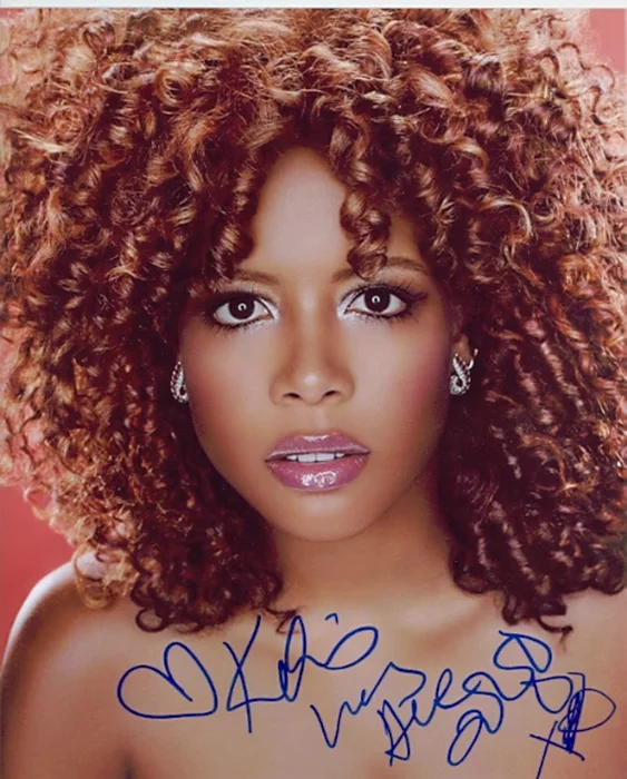 Kelis autograph